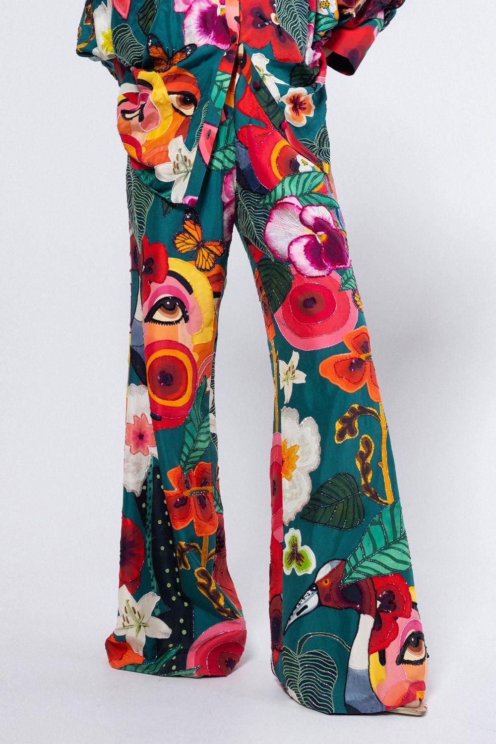 Highlighted flared trouser