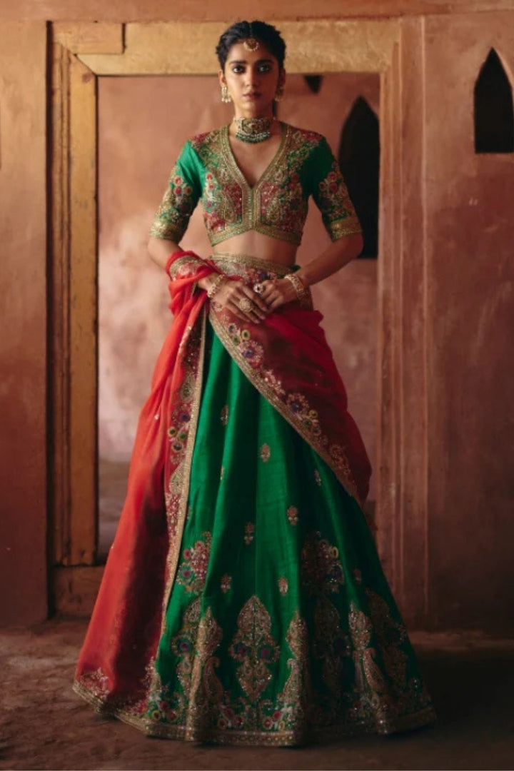 Gulrez 16 Kali Booti Lehenga With Organza Dupatta