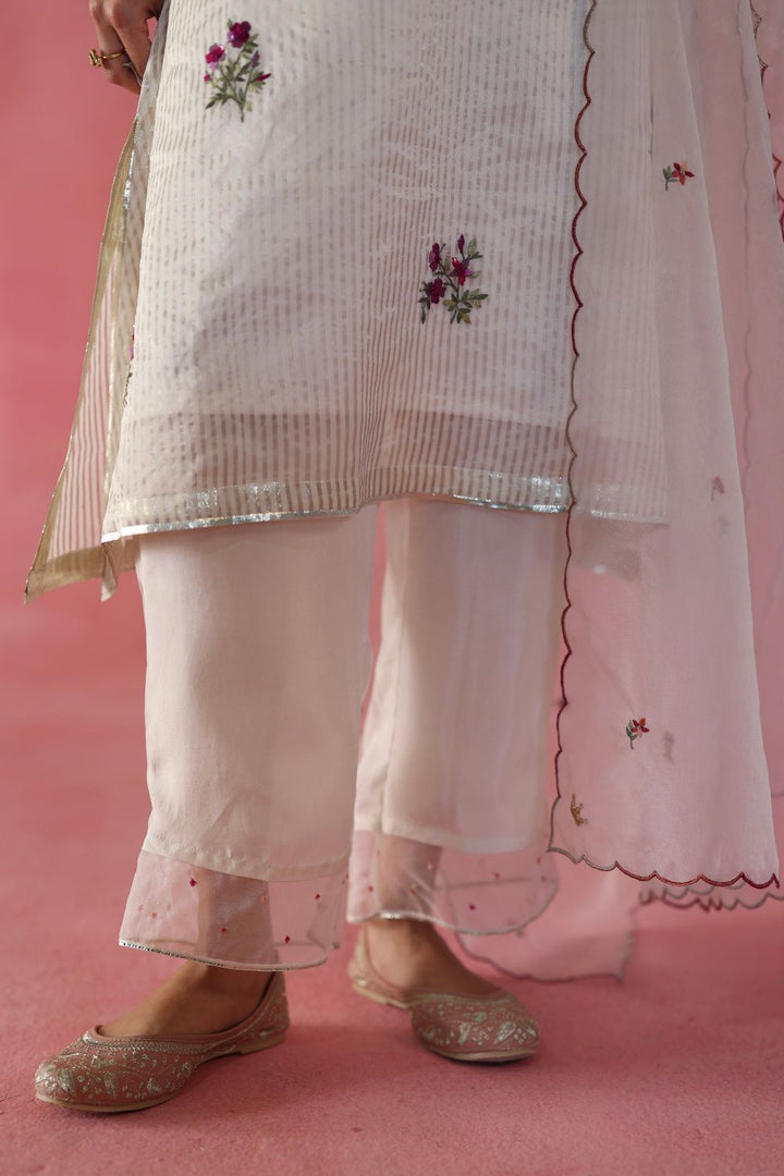 Shakkar Kurta Set