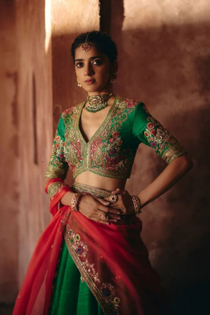 Gulrez 16 Kali Booti Lehenga With Organza Dupatta