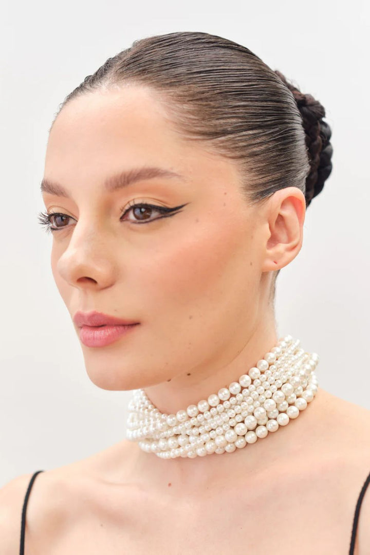 Kangana Ranaut in Statement Pearl Choker