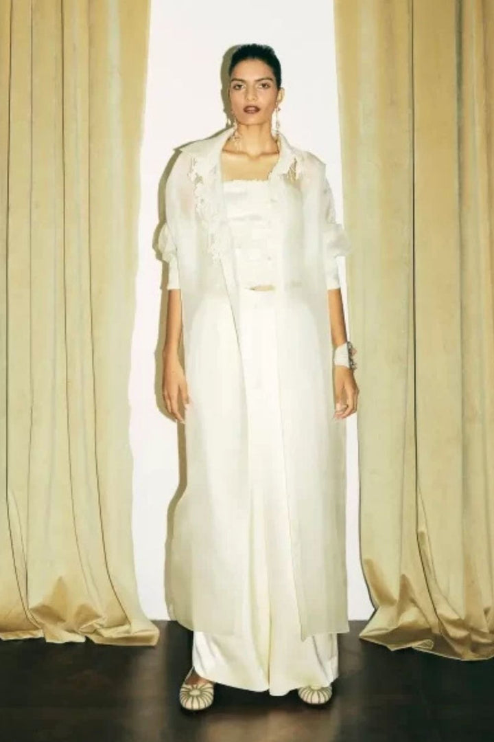 “Moulin Cape” with Nacre Corset and Noir Pants