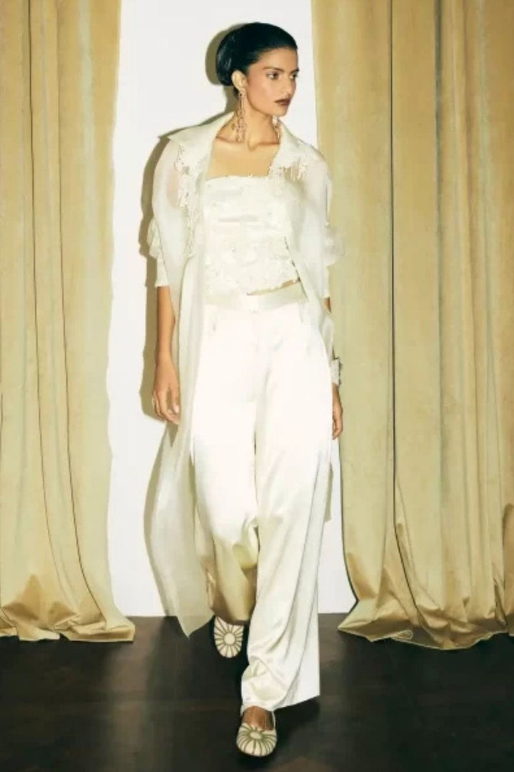 “Moulin Cape” with Nacre Corset and Noir Pants