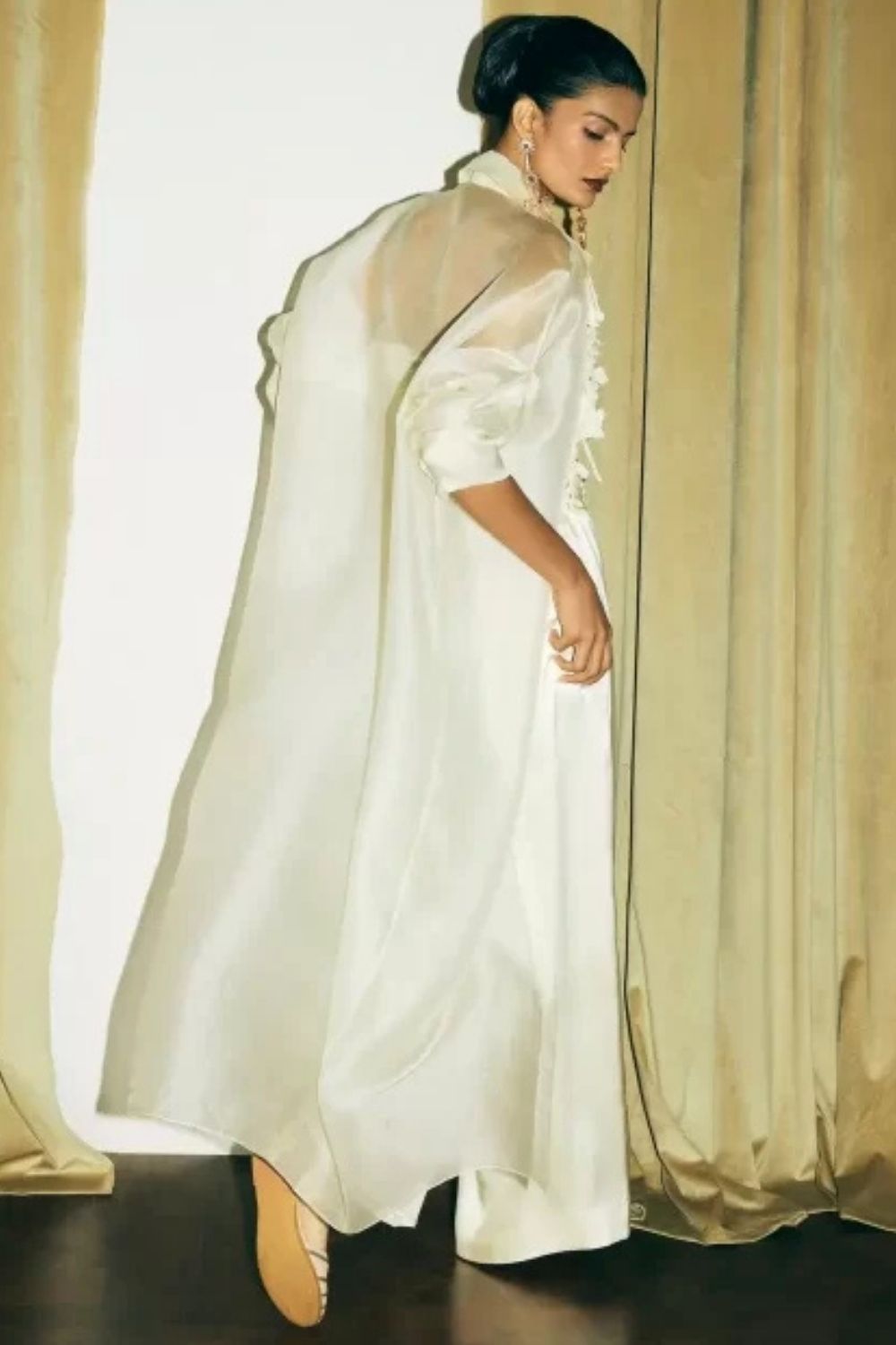 “Moulin Cape” with Nacre Corset and Noir Pants