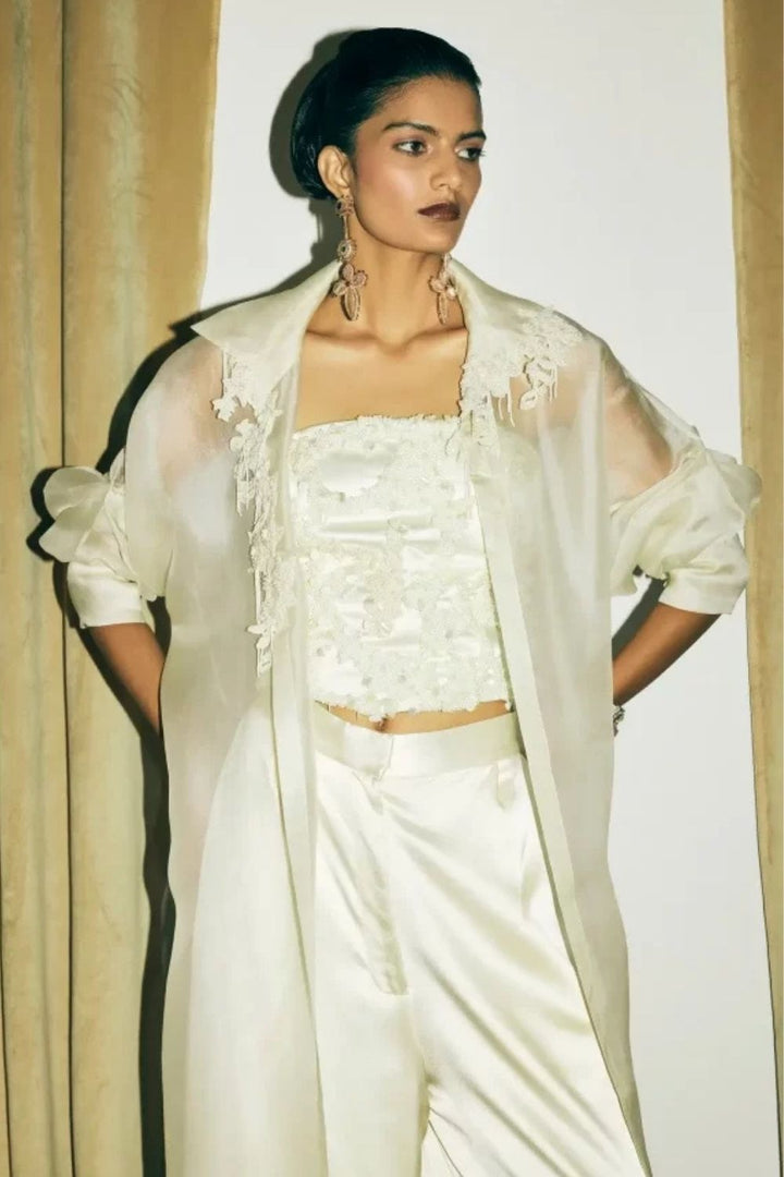 “Moulin Cape” with Nacre Corset and Noir Pants