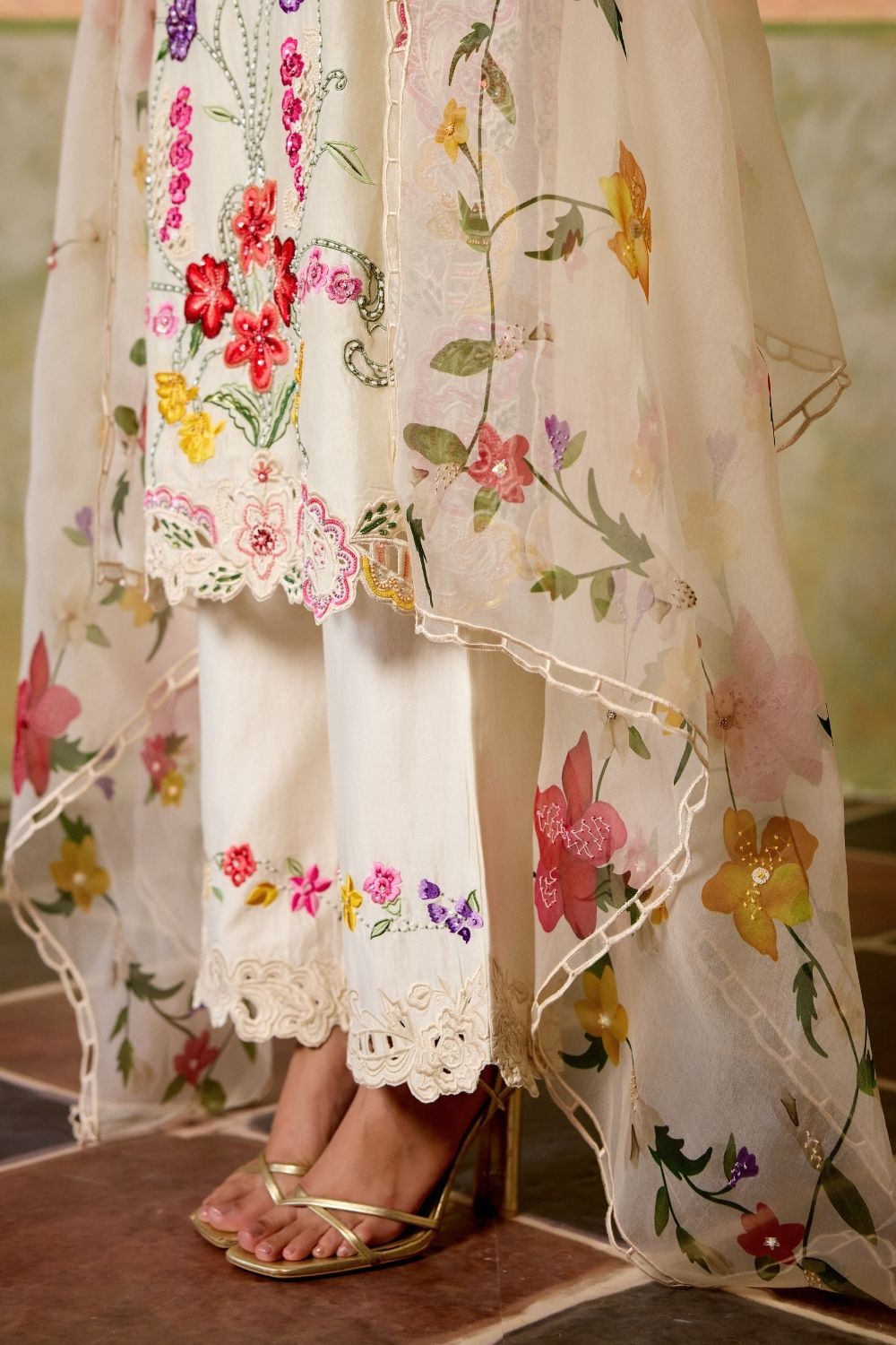 Ivory floral print dupatta