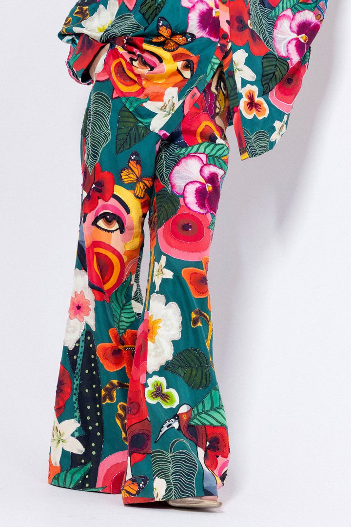 Highlighted flared trouser