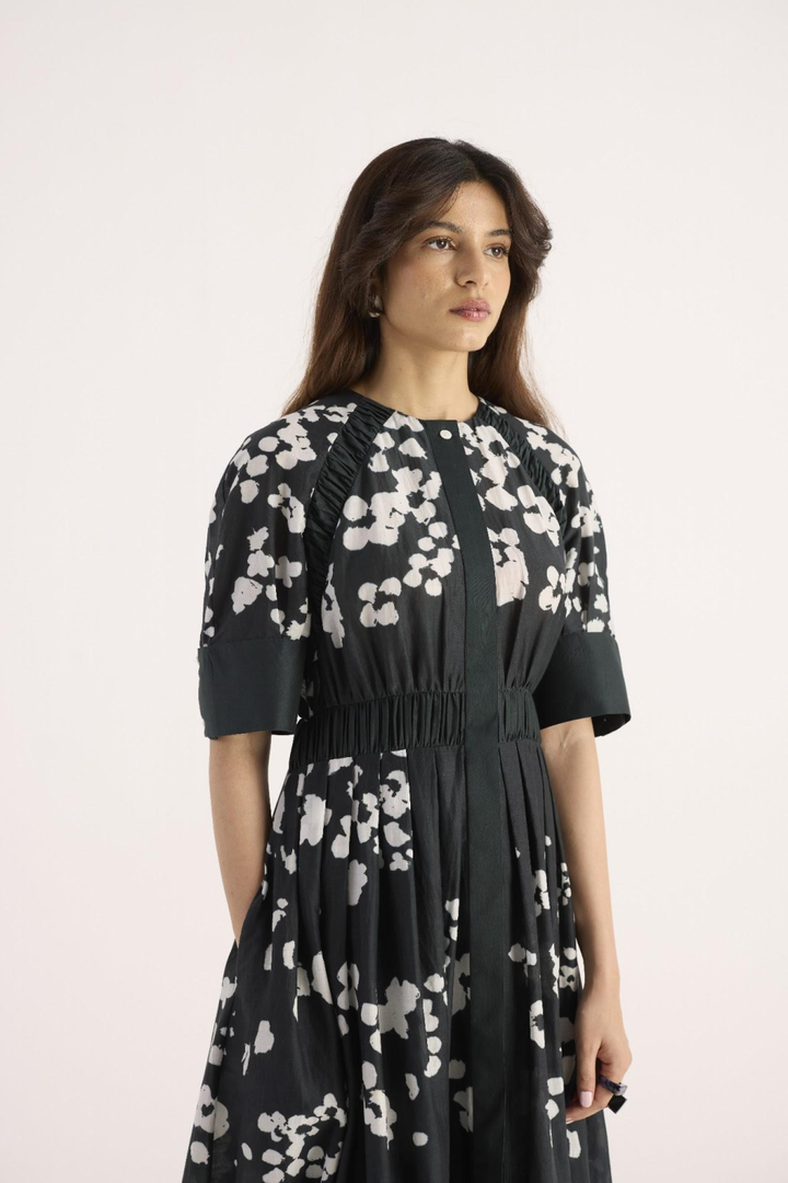 Luna Noir – Charcoal Black