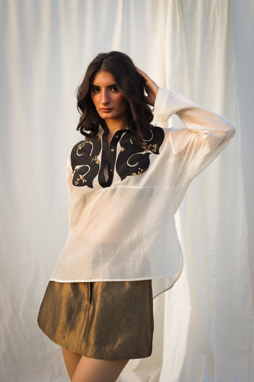 Nouveau appliqué shirt