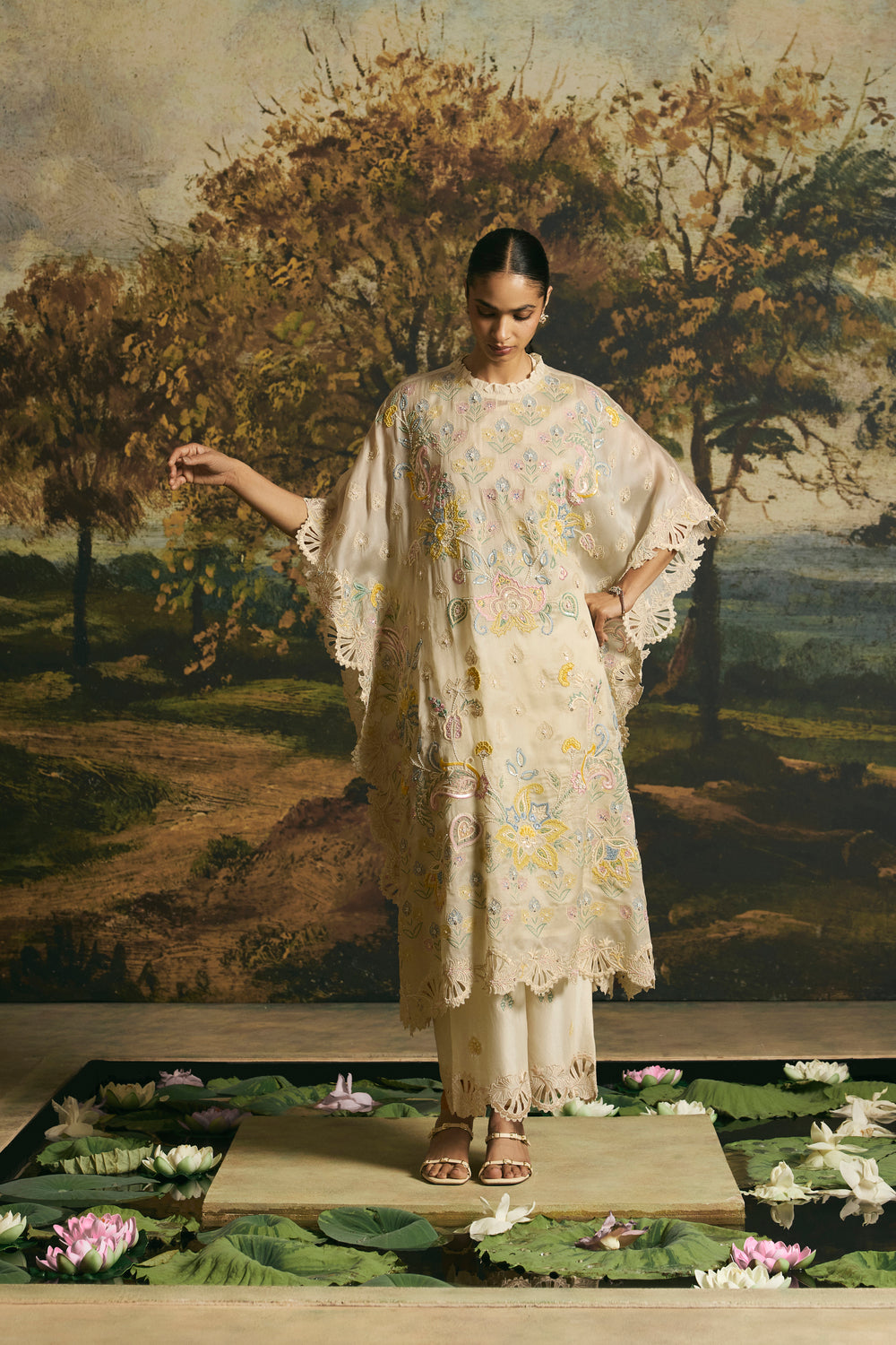 Ivory Paisley Detail Kaftan