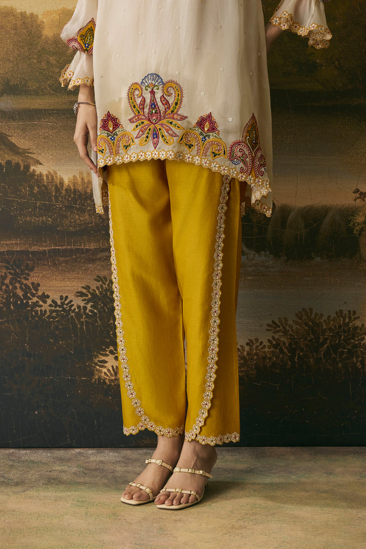 Ivory Contrast Paisley Tunic With Floral Tulip Pants