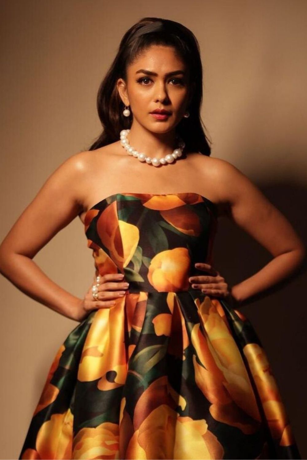 Mrunal Thakur in Skip Single Pearl Necklace