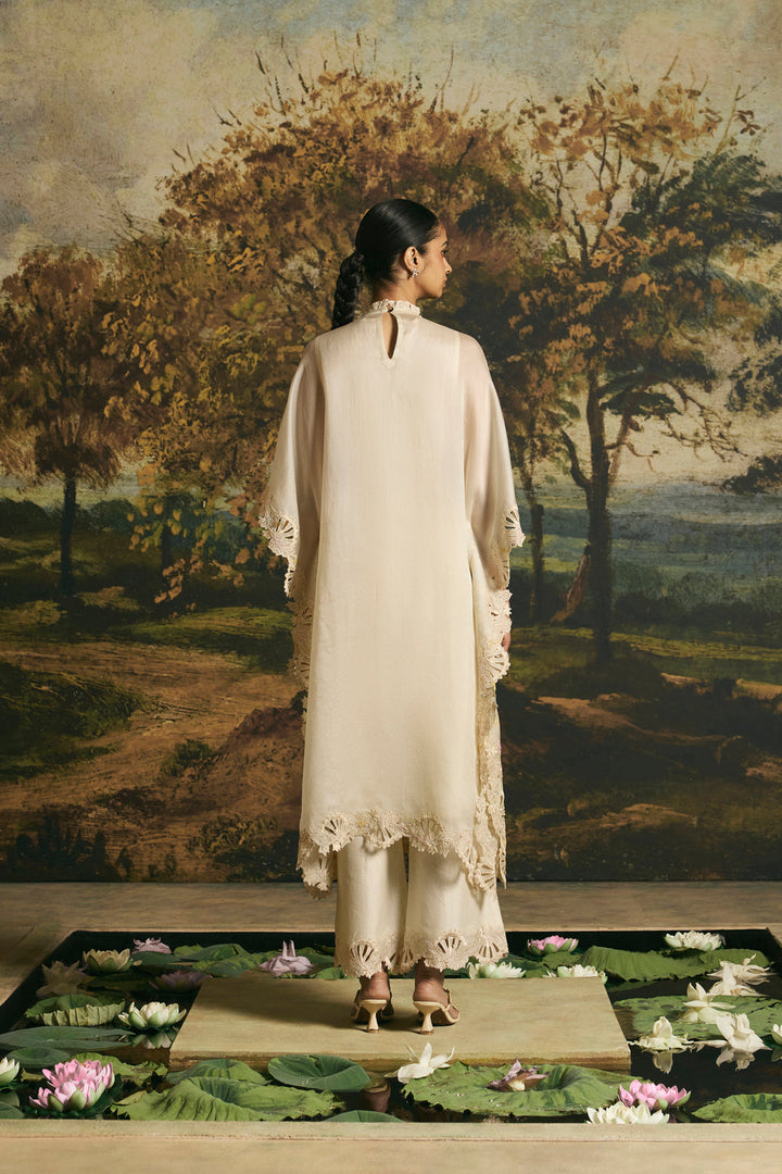 Ivory Paisley Detail Kaftan