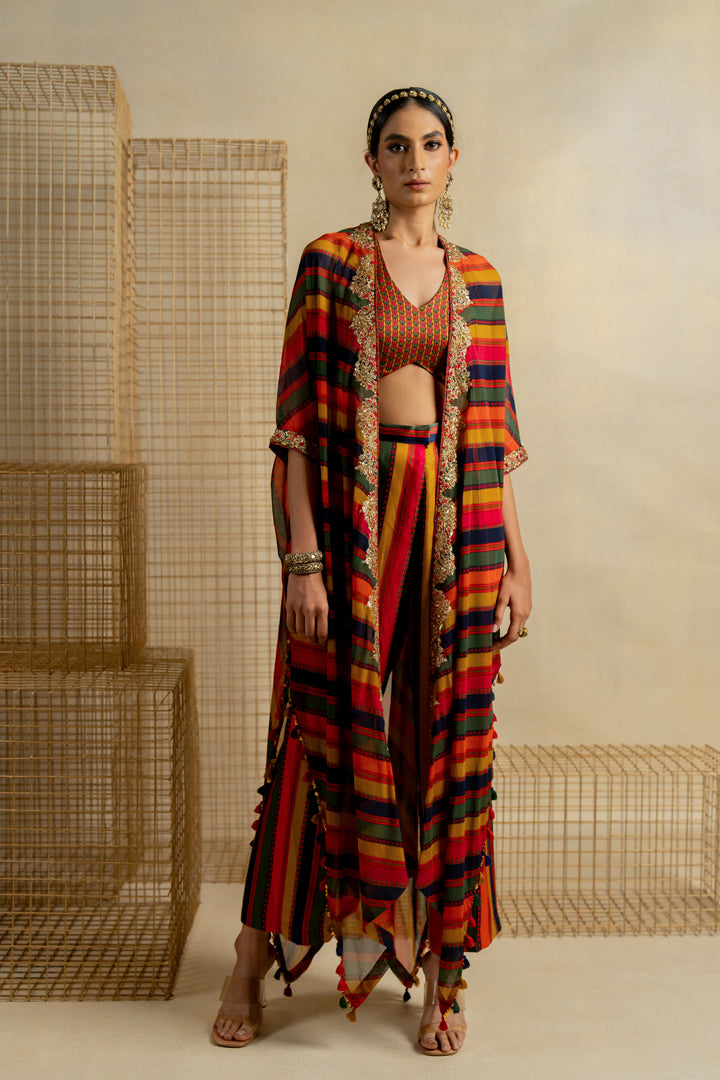 Baghdhari Cape With Crop And Pants