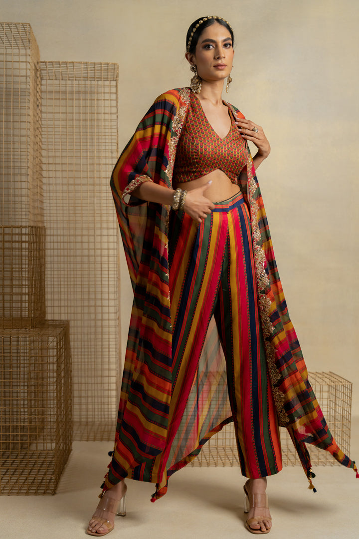 Baghdhari Cape With Crop And Pants