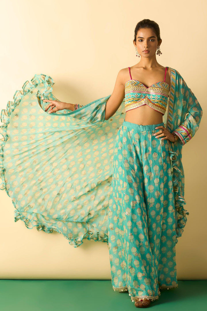 Dharika Cape Set