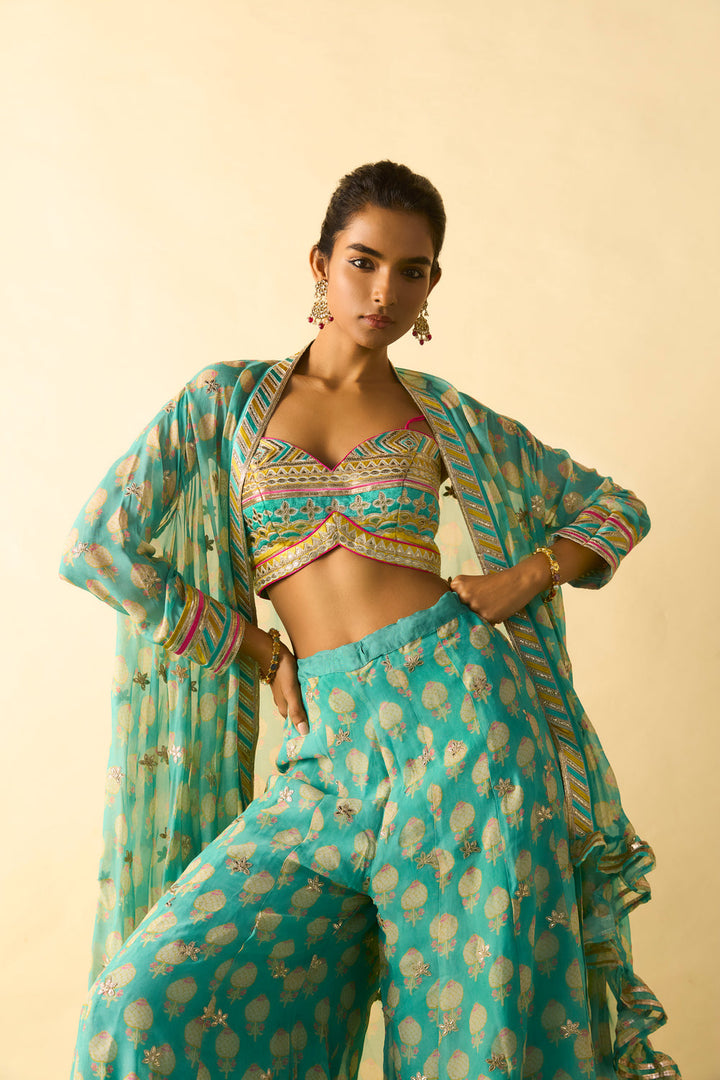 Dharika Cape Set