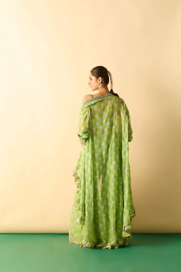Dharika Cape Set