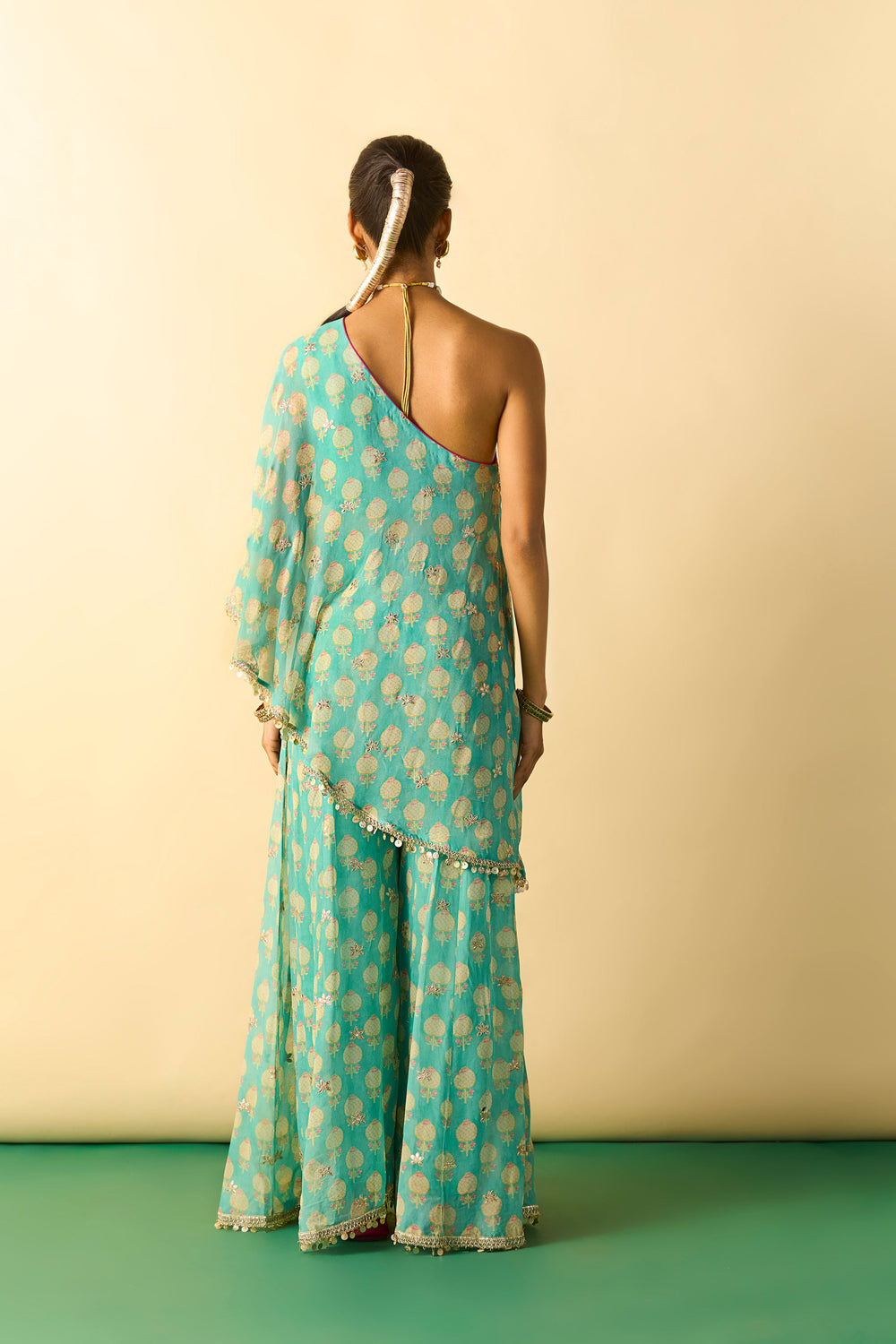Chhavi One Shoulder Set