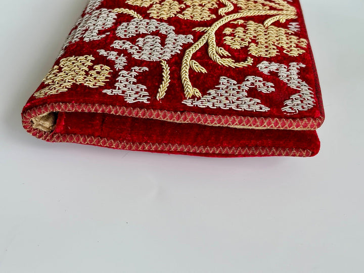 THE FIORELLA CLUTCH
