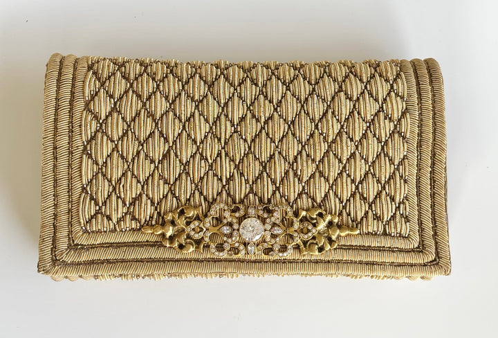 THE PIQUÉ CLUTCH