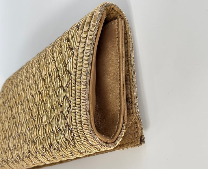 THE PIQUÉ CLUTCH