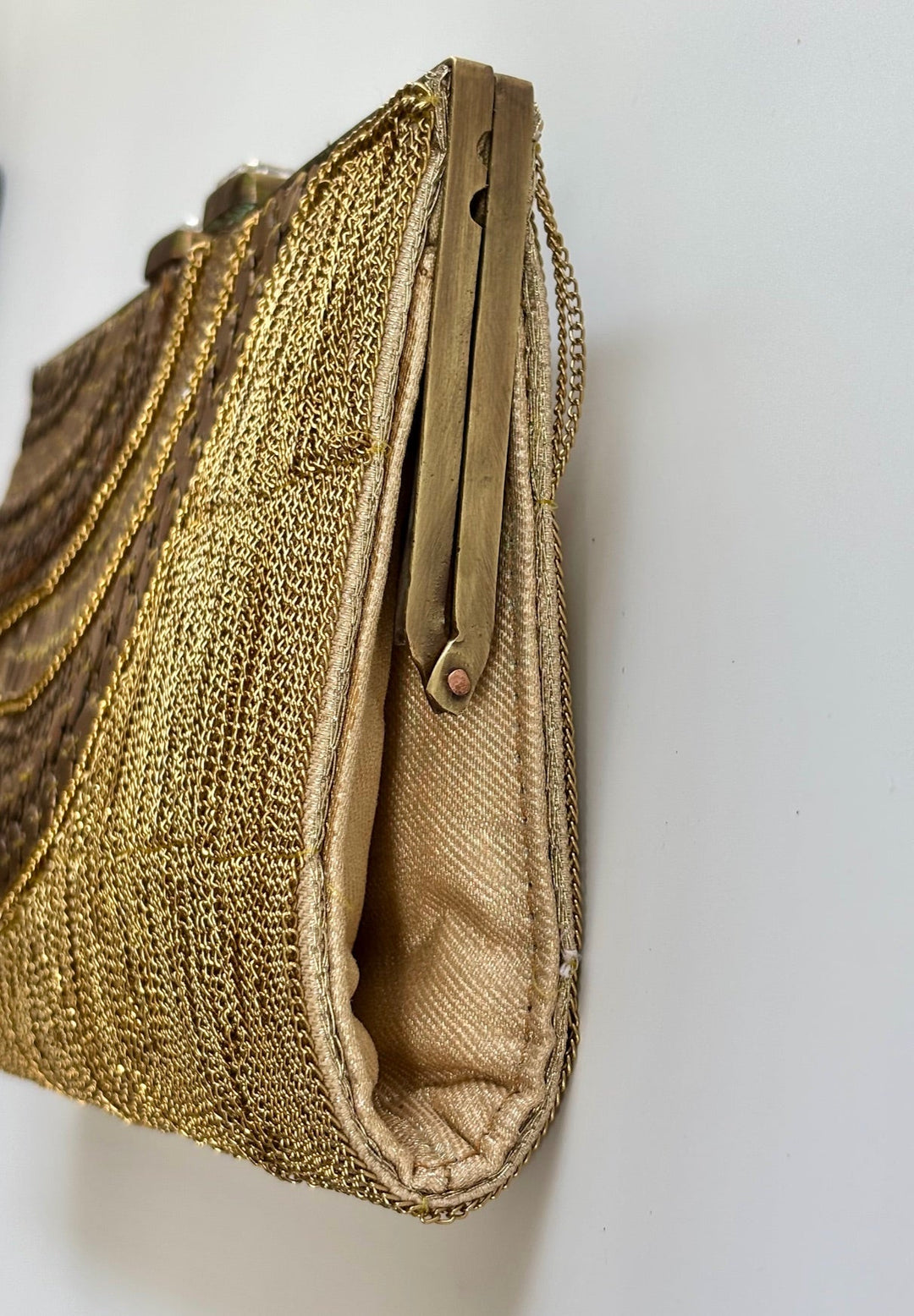 THE ARCHE CLUTCH
