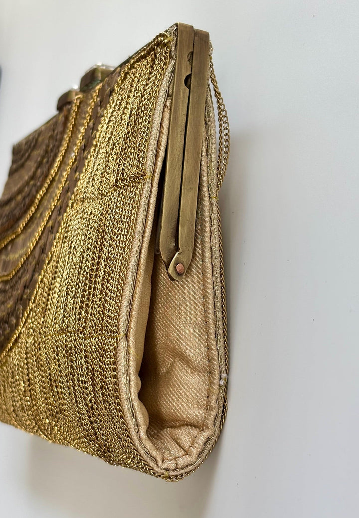 THE ARCHE CLUTCH