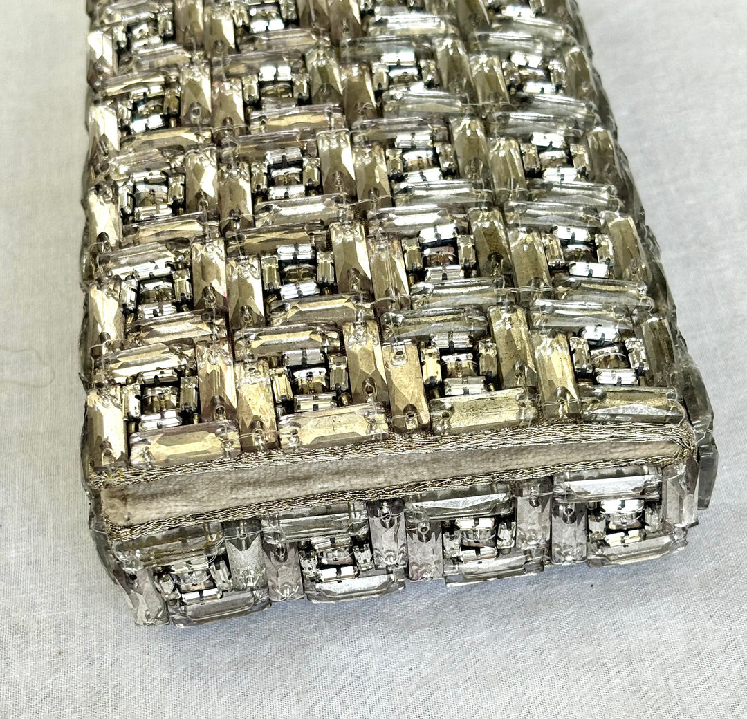 THE BAGUETTE CLUTCH