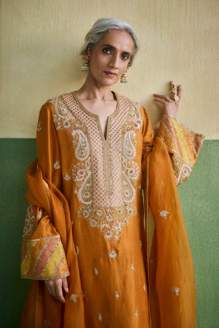 Booti Long Kurta With Brocade Pant & Organza Dupatta