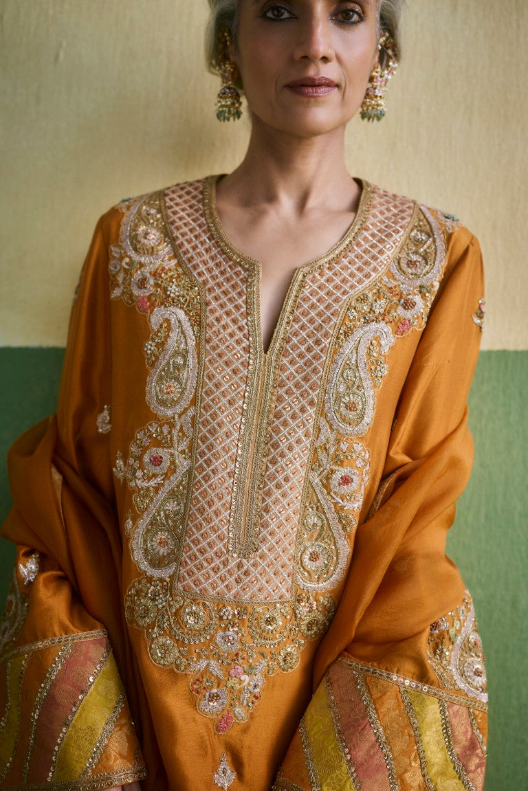 Booti Long Kurta With Brocade Pant & Organza Dupatta