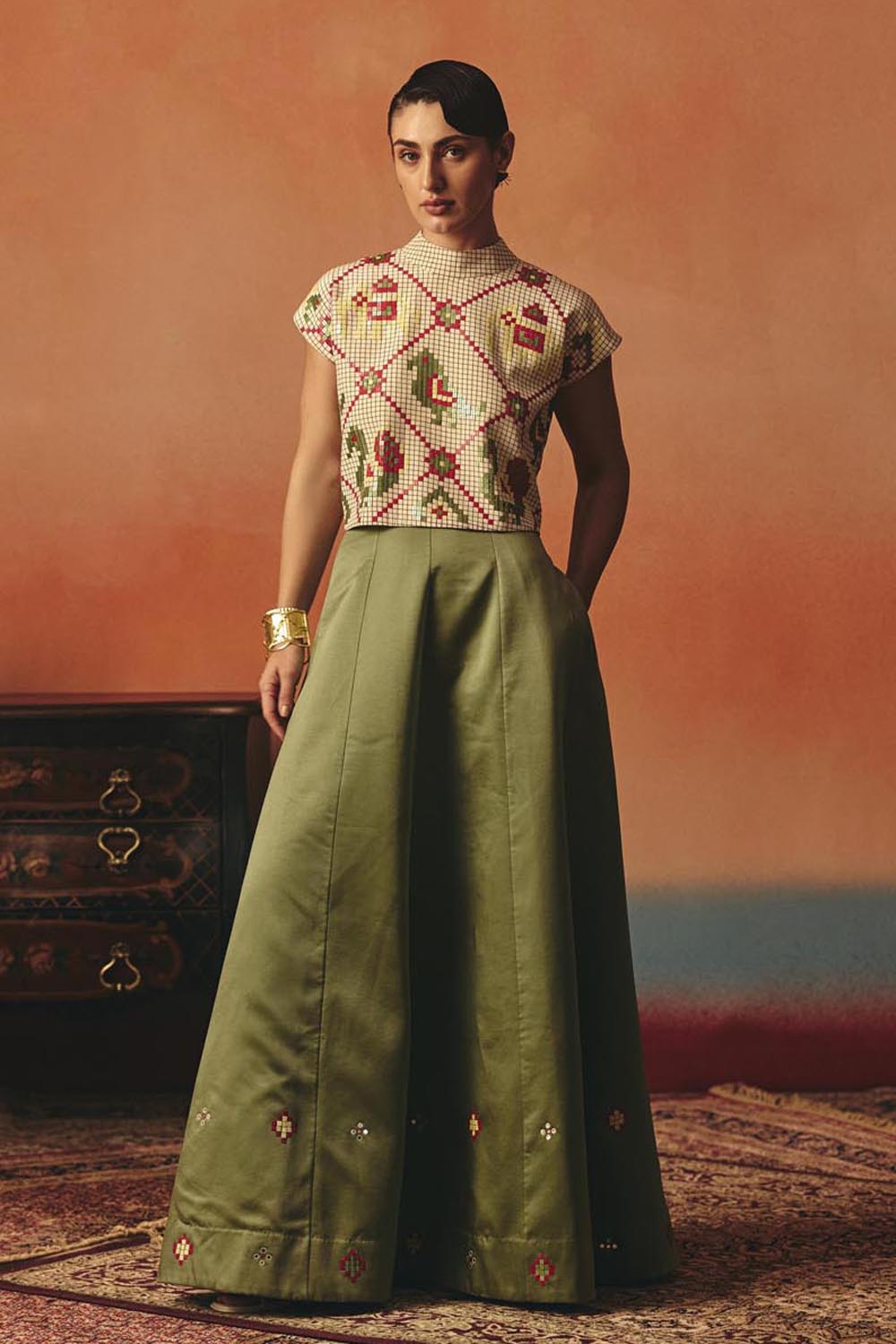 Tota Maina Crop Top