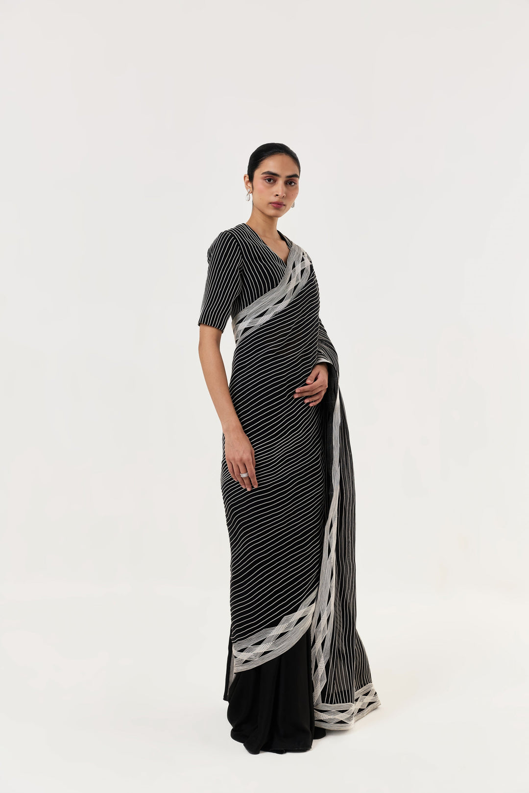 Entwined Corded Saree with Striped Pallu - Black & White