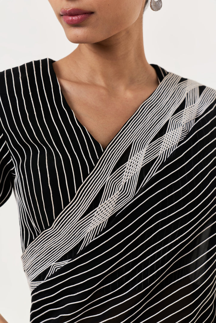 Entwined Corded Saree with Striped Pallu - Black & White