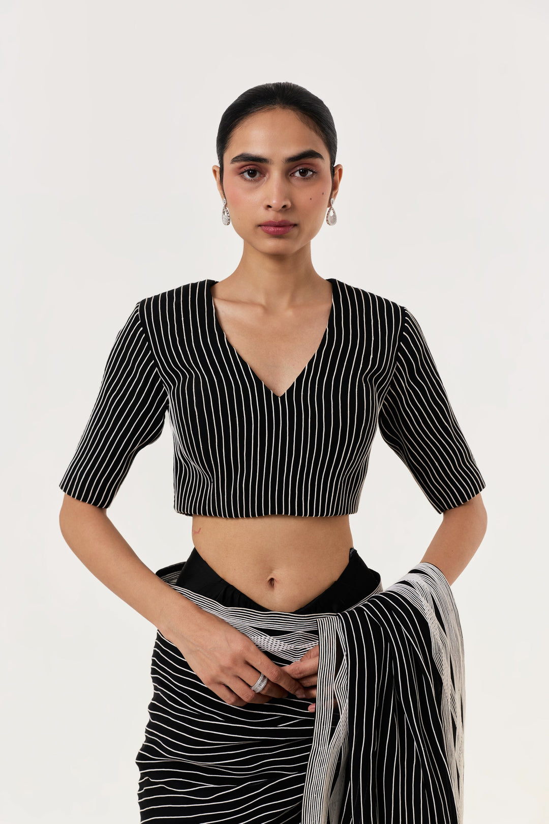 Entwined Corded Saree with Striped Pallu - Black & White