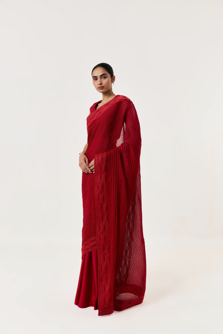 Entwined Corded Saree with Striped Pallu - Red