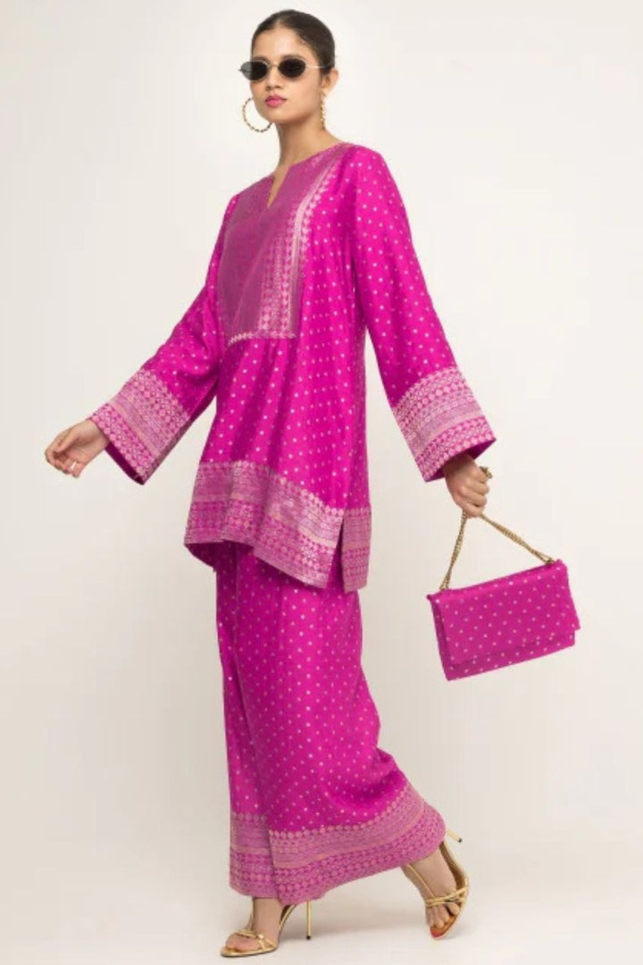 Sitara-Dotted Silk Kurta set with Benerasi Brocade weave border details (Pink)