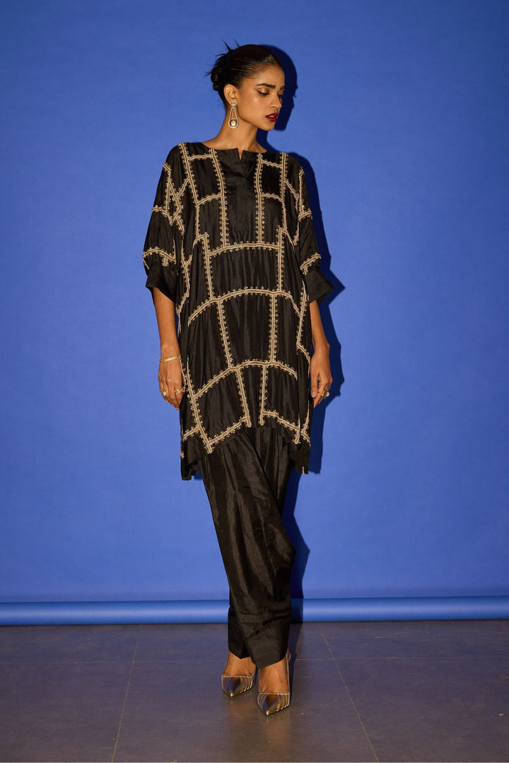 Black Line Work Kurta Set