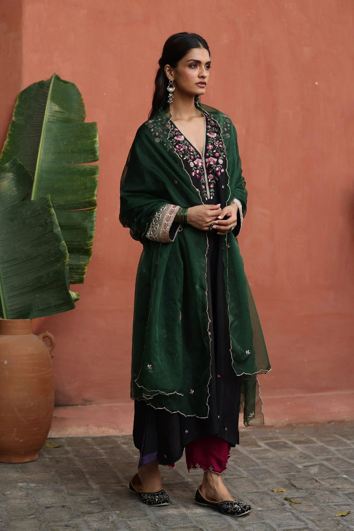 Kaleera Kurta Set in Black