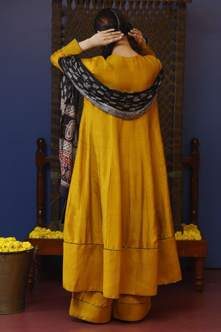 Baithak Mustard Flair Kali Kurta Set