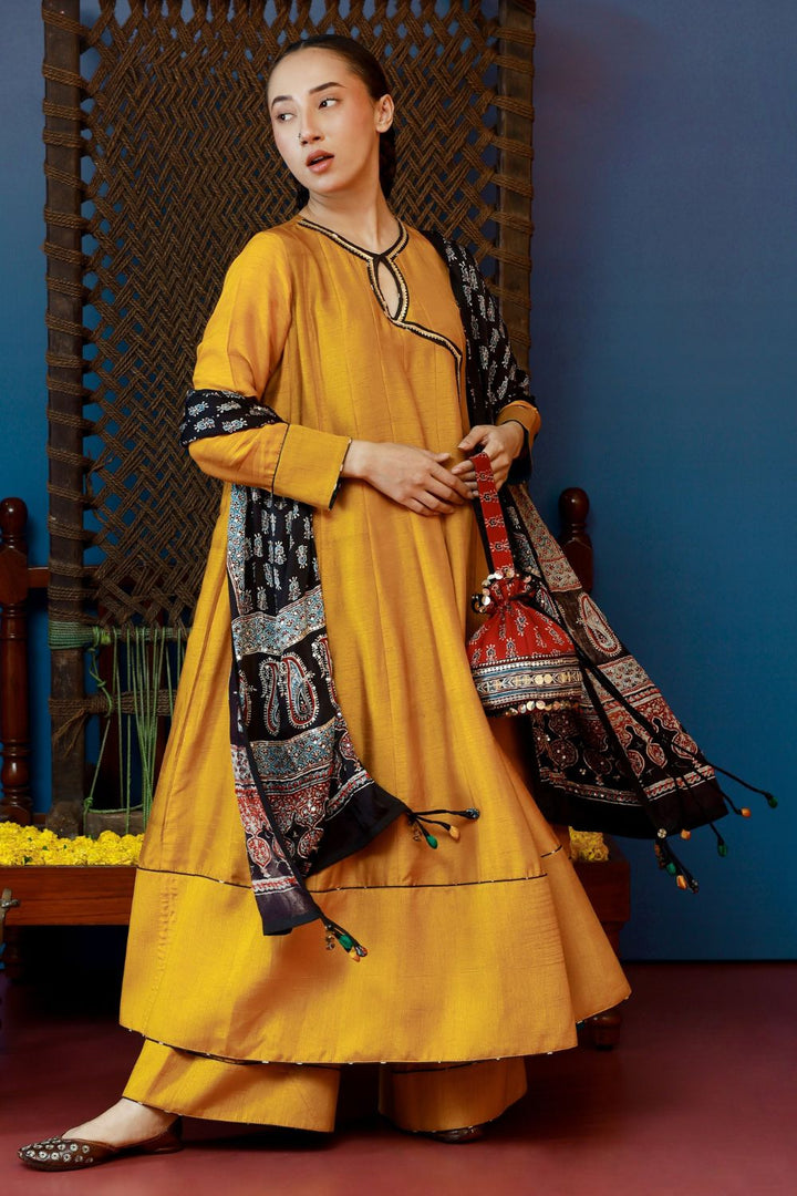 Baithak Mustard Flair Kali Kurta Set