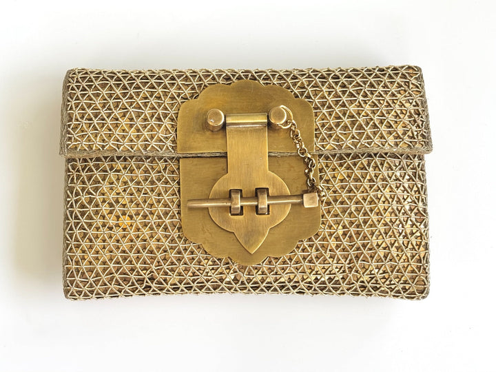THE ECLAT CLUTCH
