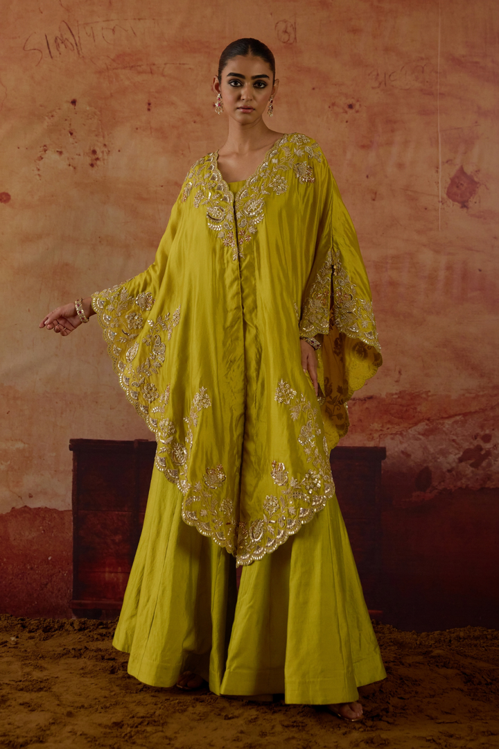 Maryam Cape Set