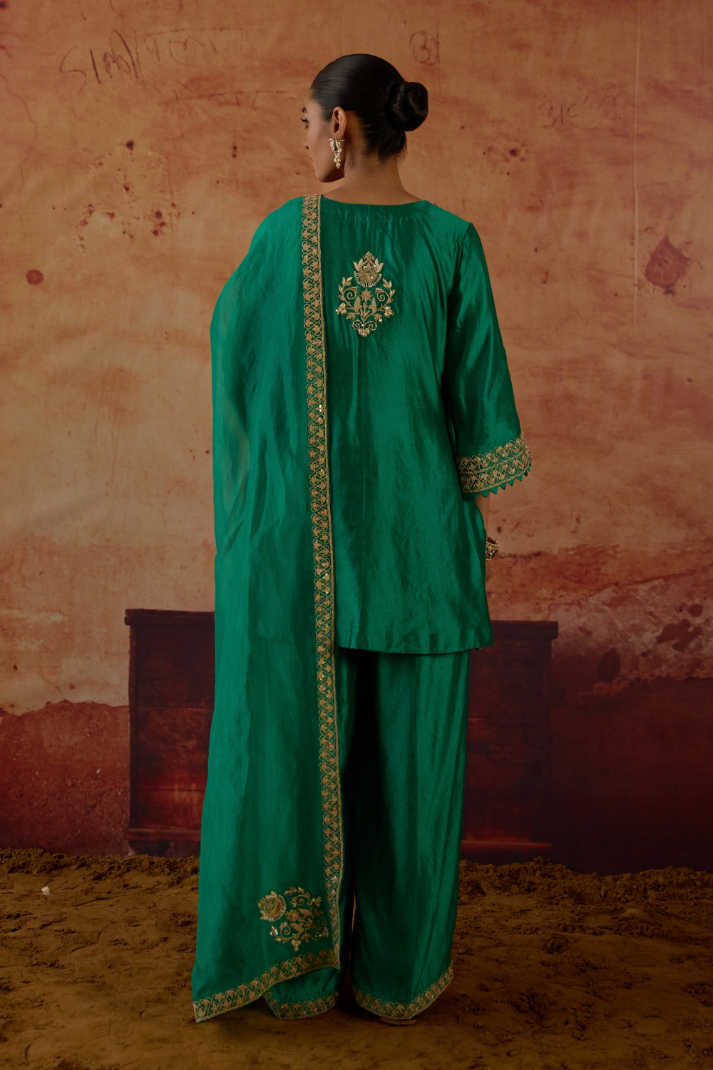 Vanhi Suit Set