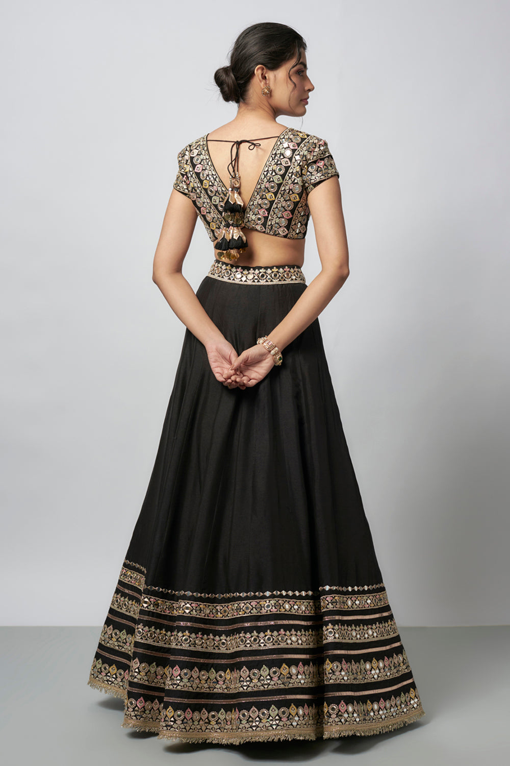 Maanyata Lehenga Set