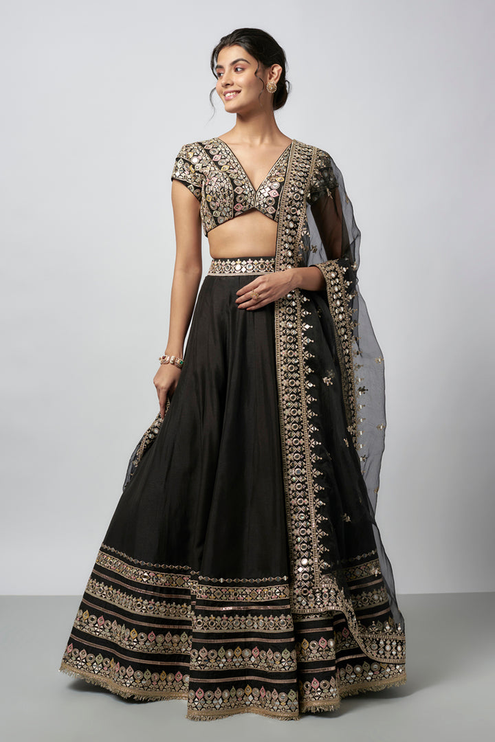 Maanyata Lehenga Set