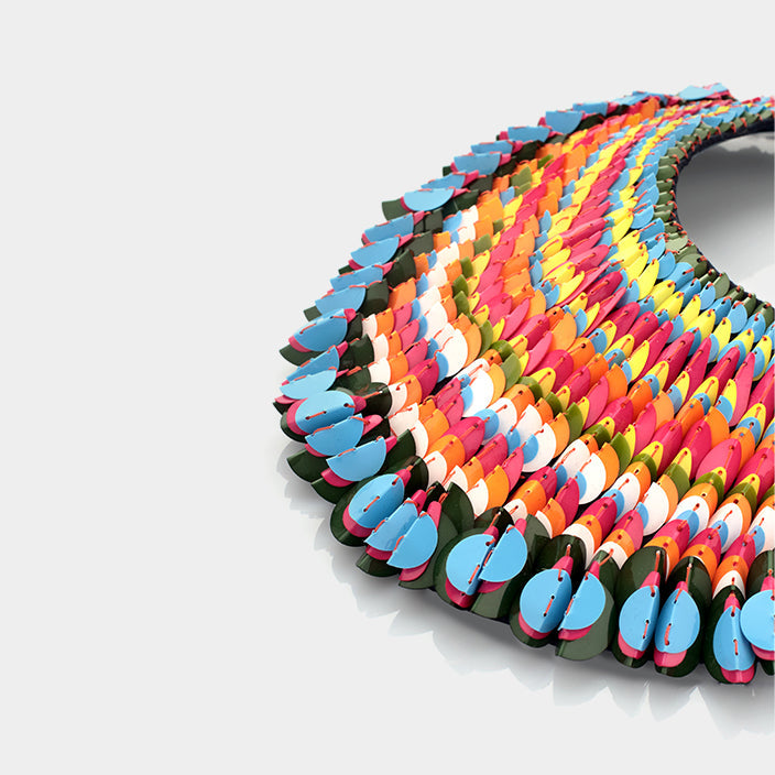 PLEATED PLUME COLLAR SPRING